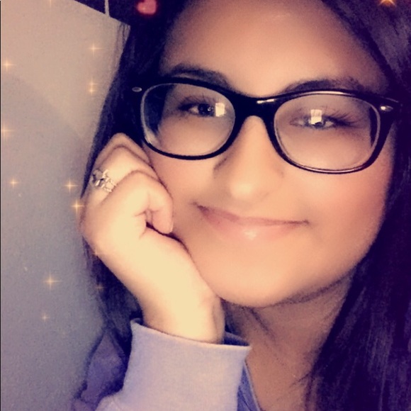 Meet your Posher, Azleen - Picture 2 of 8